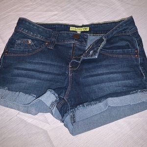 YMI wanna betta butt? Jean shorts